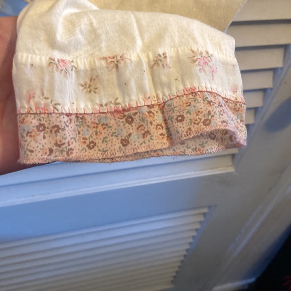 Old Navy - XL long sleeve cream shirt with flowers - Picture 5 of 10